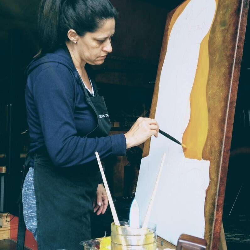 Luciana Togeiro - The artist at work