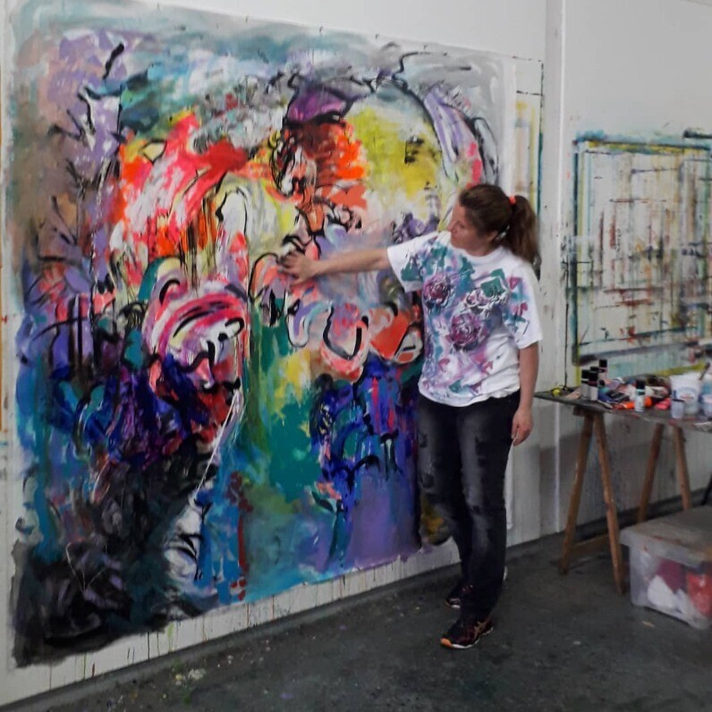 Lucie Rydlova - De kunstenaar aan het werk