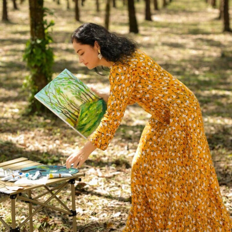 Lucy Moon - The artist at work