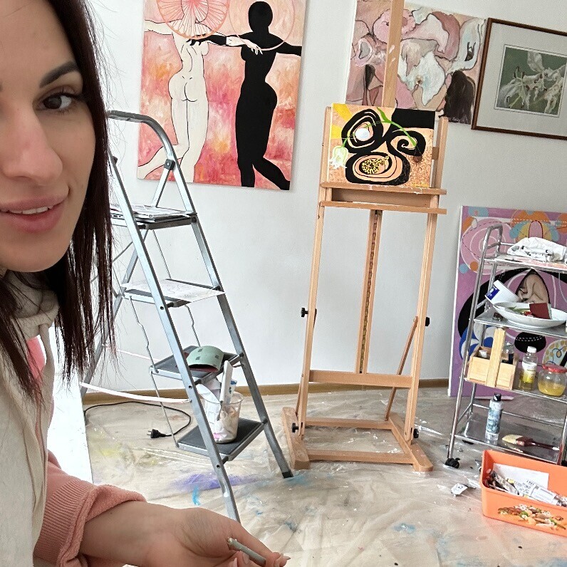 Lysa Ostin - Ο καλλιτέχνης στην εργασία