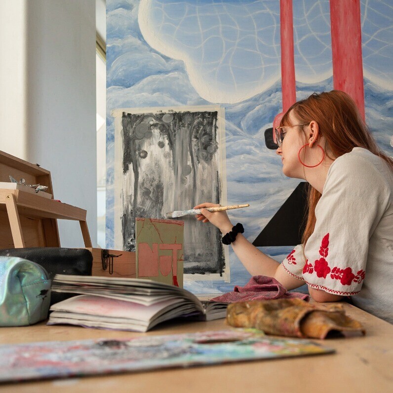 Maaike Plugge - The artist at work