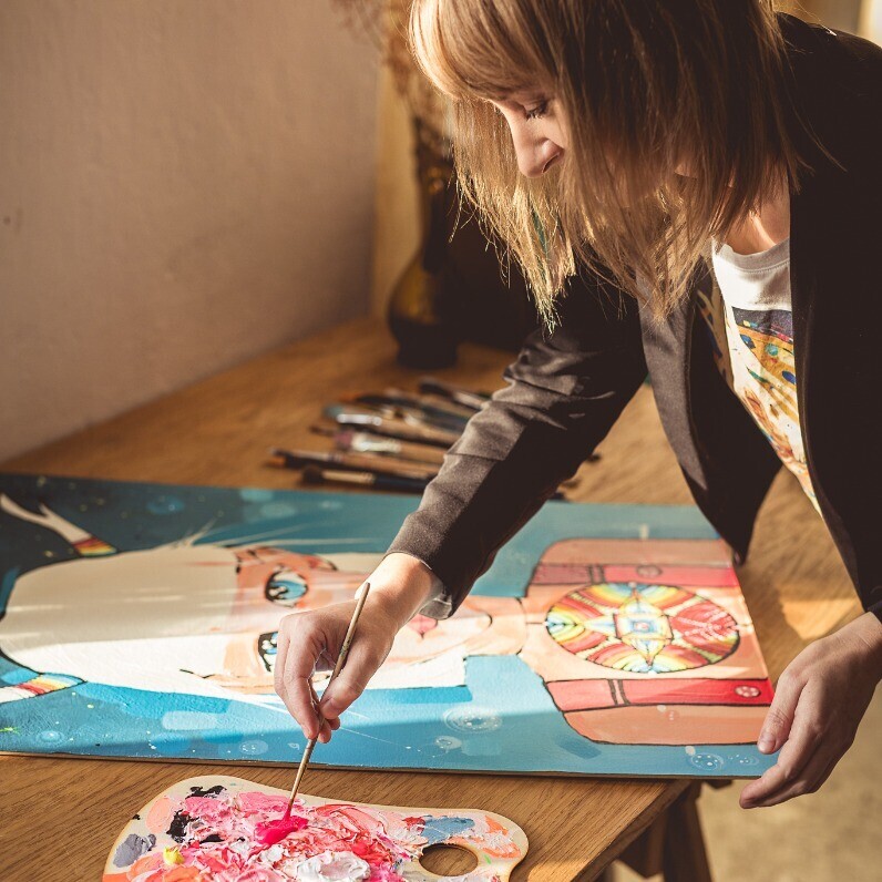 Magdalena Macniallais - El artista trabajando