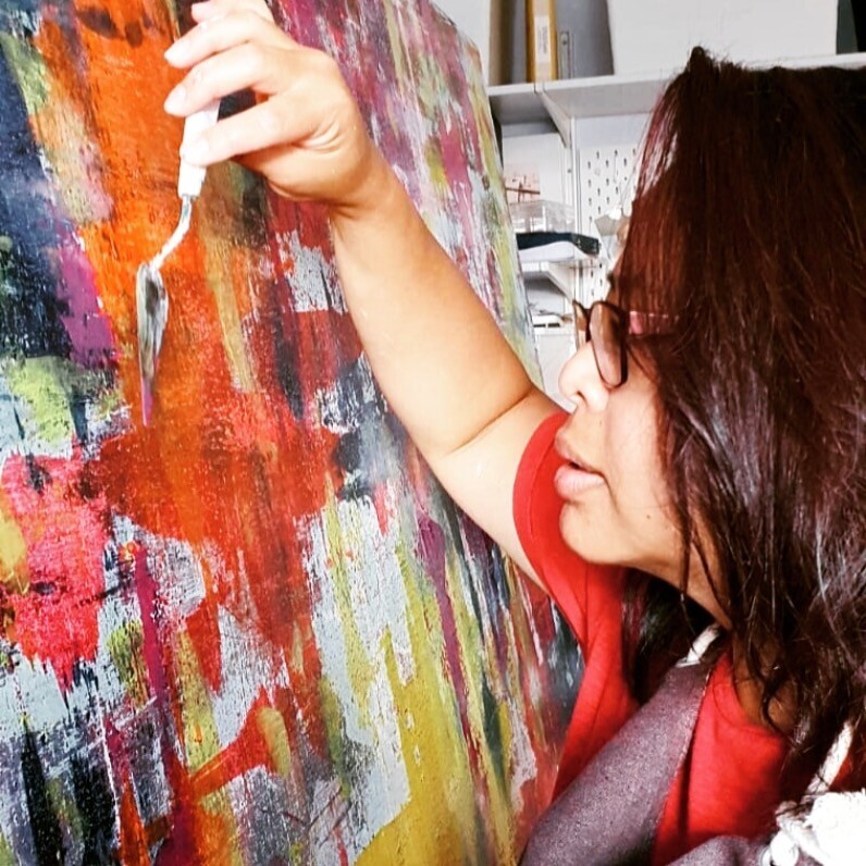 Maria Batongbakal - The artist at work
