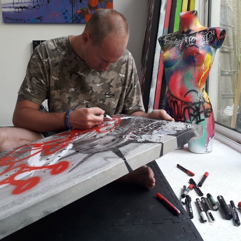 Max Spray - L'artiste au travail