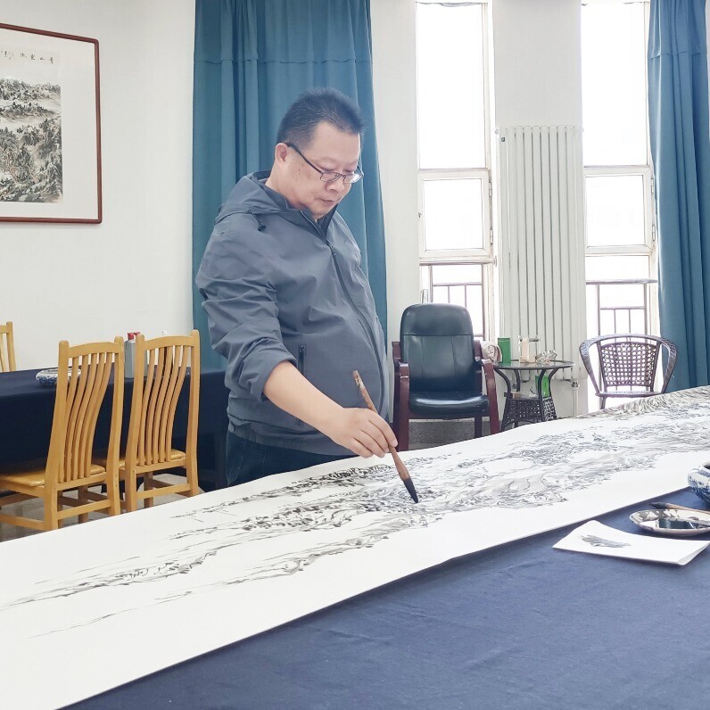 Mo Mo Yuan Fan - The artist at work
