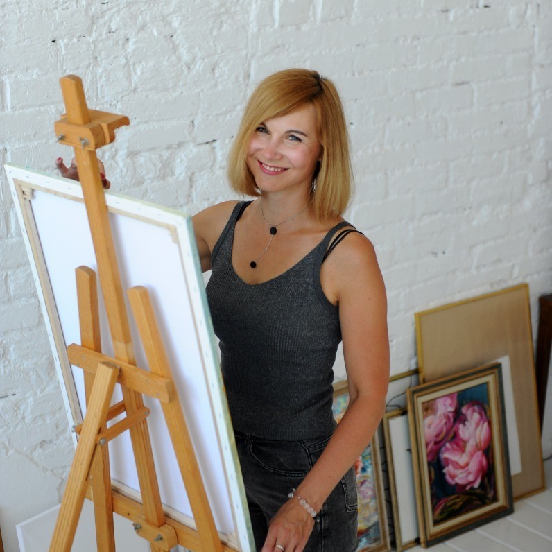 Natalie Demina - De kunstenaar aan het werk