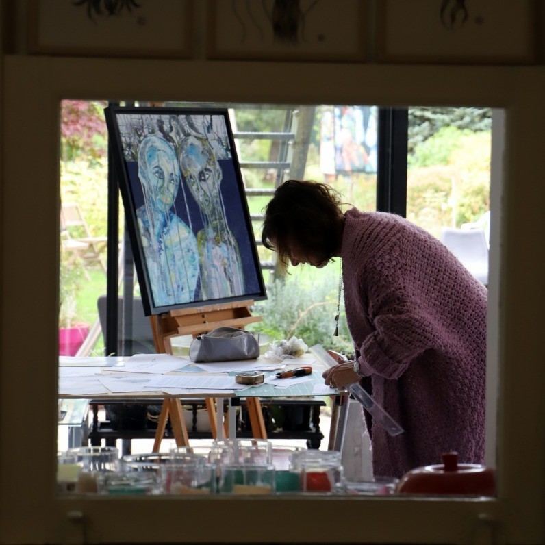 Noa Mai - The artist at work
