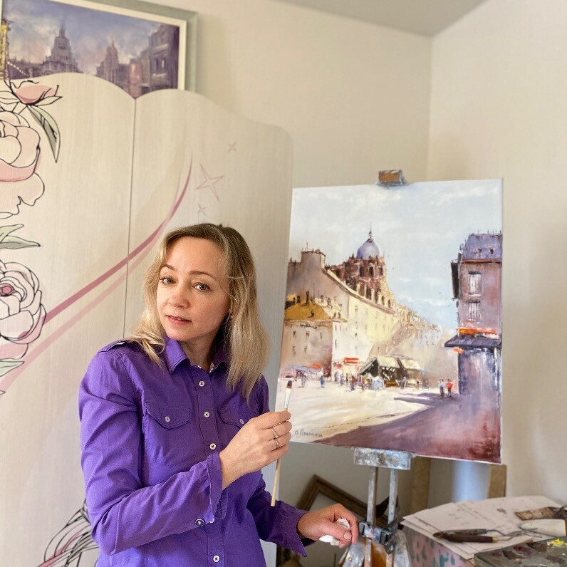 Oksana Lukonina - The artist at work