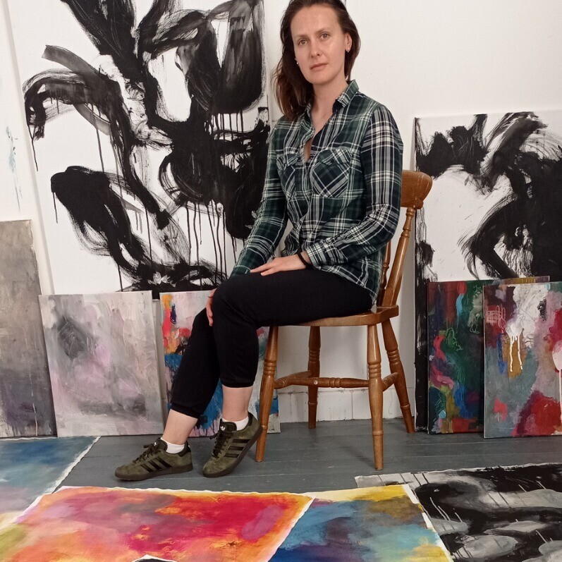 Olena Karpenko - The artist at work