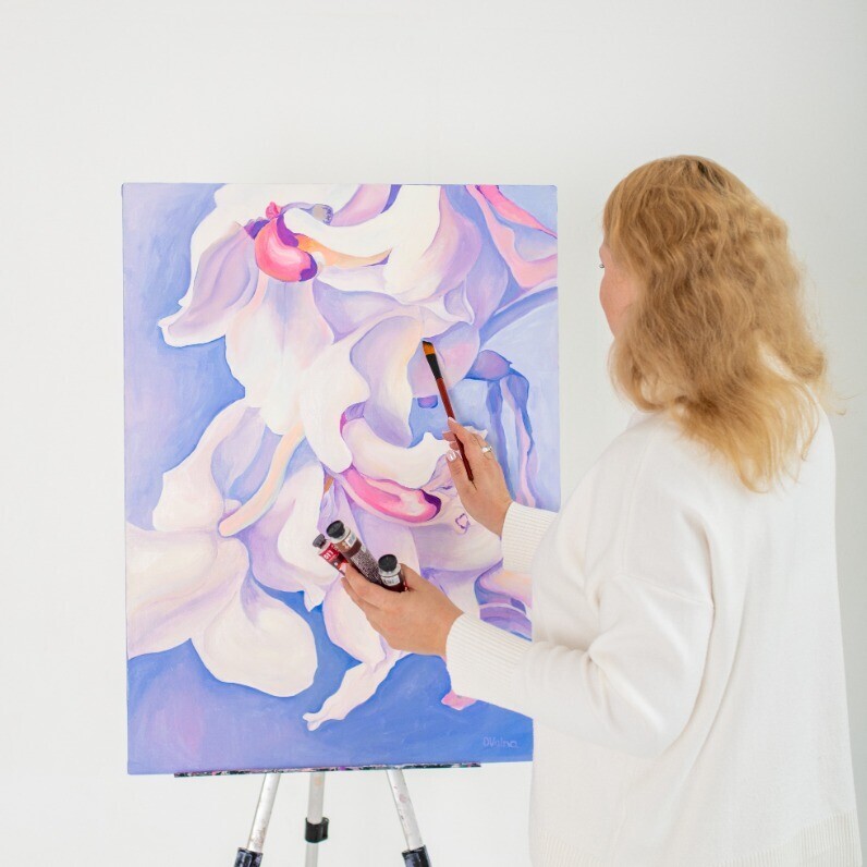 Olga Volna - The artist at work