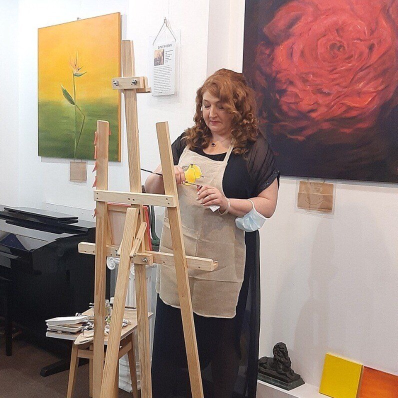 Olha Kizub - The artist at work