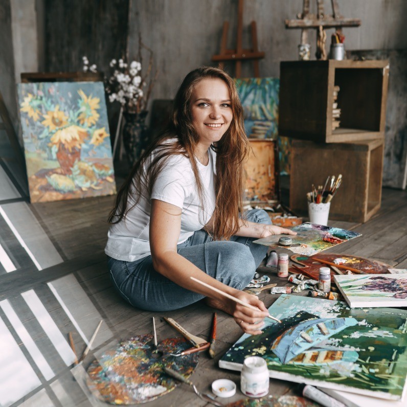 Yuliia Pastukhova - The artist at work