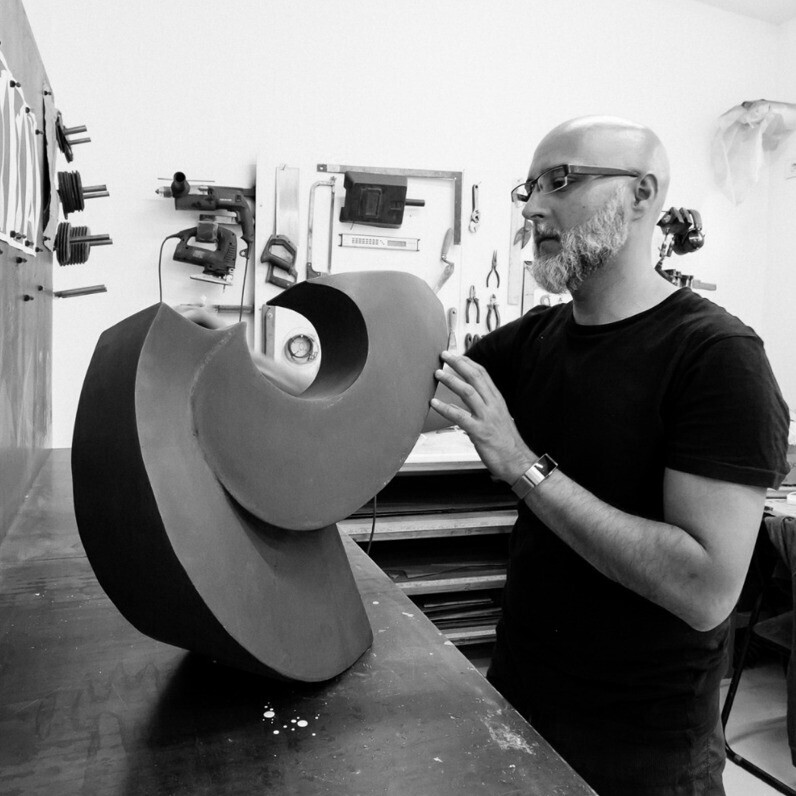Roberto Canduela - The artist at work