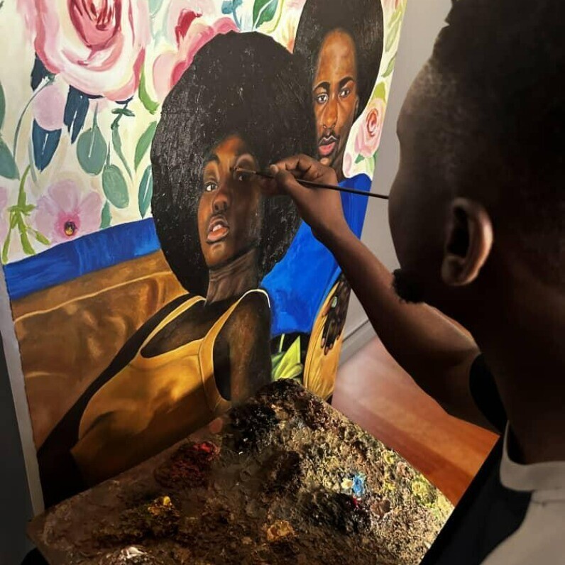 Samson Oluwadare Kolawole - El artista trabajando