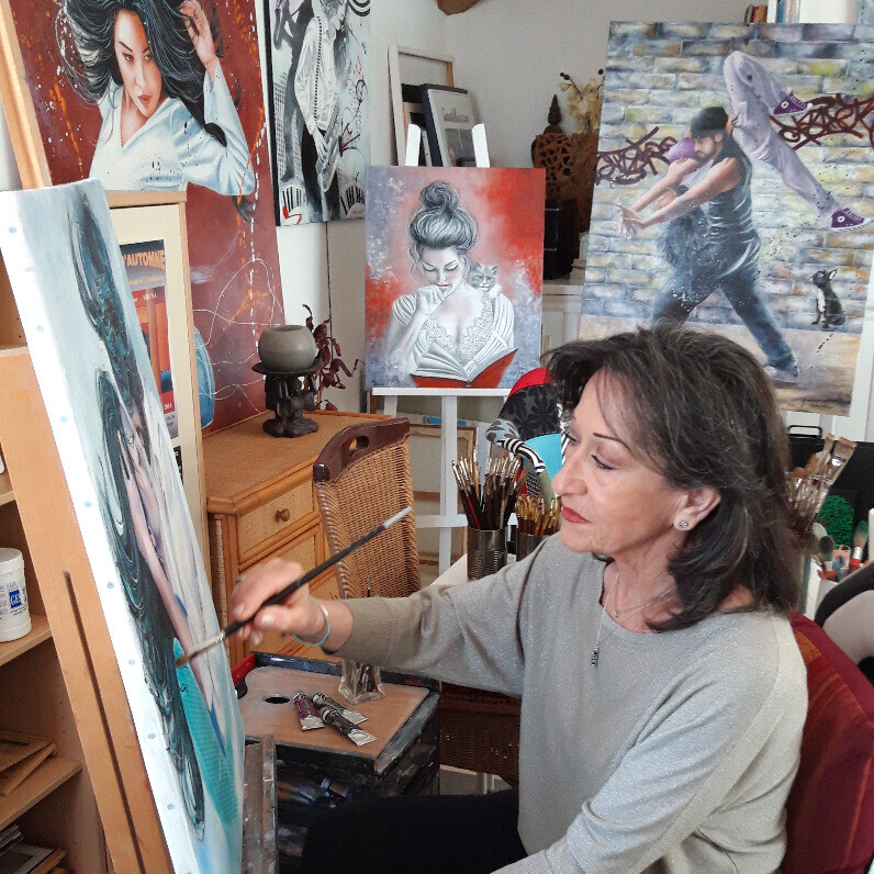Shena Ajuelos - O artista no trabalho
