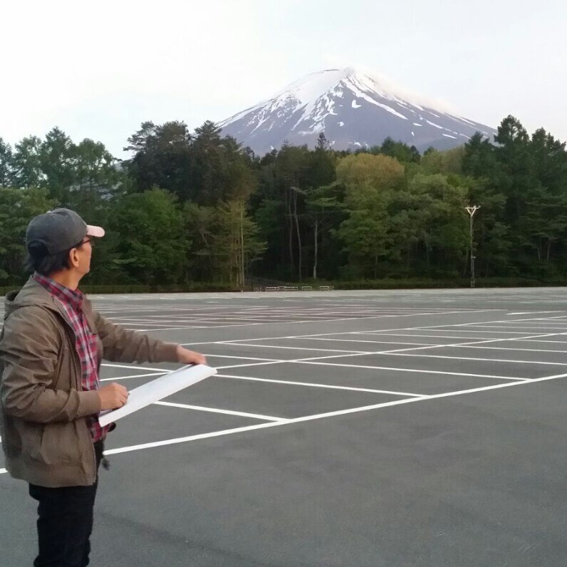 Sik Kyin Chan - The artist at work