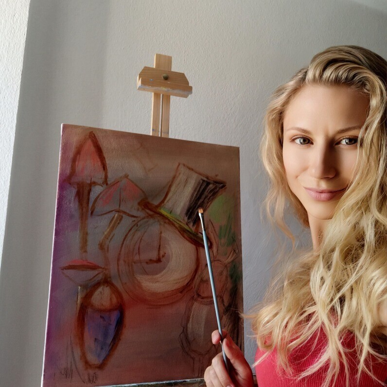 Sveta Makarenko - The artist at work