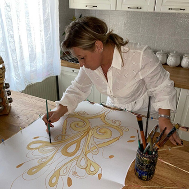 Vesna V. Maksimovic (Silk Art) - L'artista al lavoro