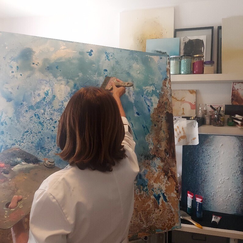 Victoria Román - El artista trabajando