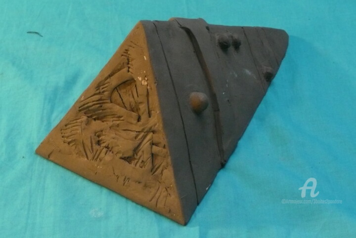 Sculpture titled "Artefact alien / pi…" by Mr Foe'Z, Original Artwork, Clay