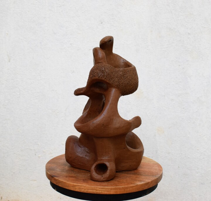 Sculptuur getiteld "Samagam" door Aarti Gupta Bhadauria, Origineel Kunstwerk, Terra cotta