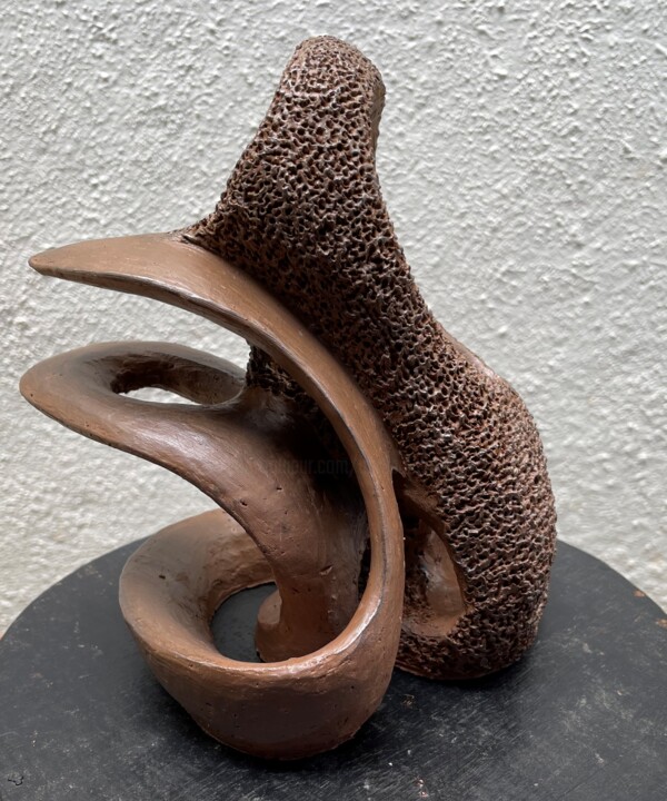 Sculpture intitulée "Wave of Inspiration" par Aarti Gupta Bhadauria, Œuvre d'art originale, Terre cuite