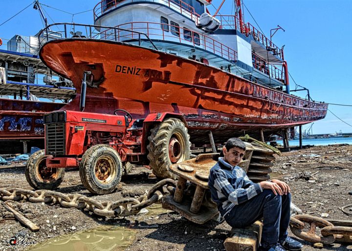 Fotografia zatytułowany „Ship and boy” autorstwa Askin Ayrancioglu, Oryginalna praca, Fotografia cyfrowa