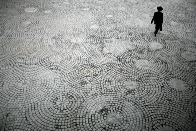 Photographie intitulée "Abir003" par Audrey Attia, Œuvre d'art originale,