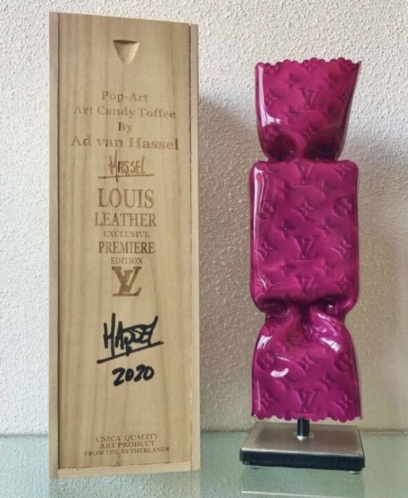 "Louis Leather" başlıklı Heykel Ad Van Hassel tarafından, Orijinal sanat, Plastik