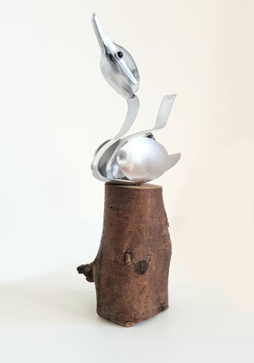 Sculpture titled "Le cygne Symbole de…" by Adda Merzougui, Original Artwork, Metals