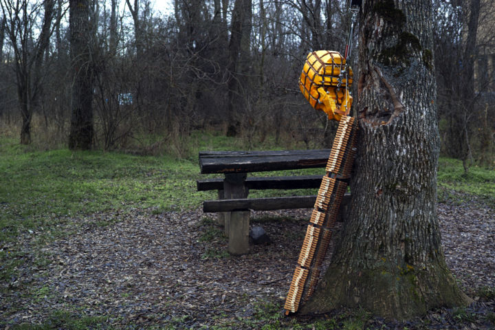 Scultura intitolato "Todeslied in sieben…" da Adrian Uncrut, Opera d'arte originale, Legno