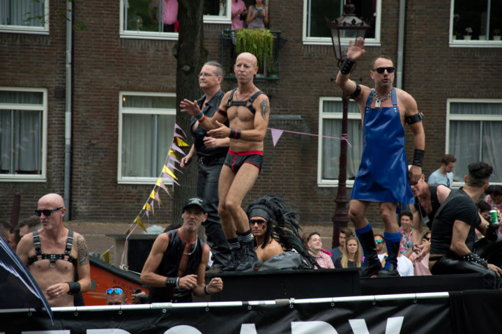 Fotografie getiteld "Pride Amsterdam #4" door Henk Adriani, Origineel Kunstwerk, Digitale fotografie