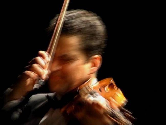 Photographie intitulée "ADRIAN JUSTUS, Viol…" par Adrian Justus, Œuvre d'art originale,
