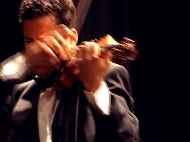 Photographie intitulée "ADRIAN JUSTUS, Viol…" par Adrian Justus, Œuvre d'art originale,
