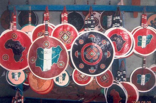 "Traditional hand fan" başlıklı Artcraft Taiwo Oladokun tarafından, Orijinal sanat