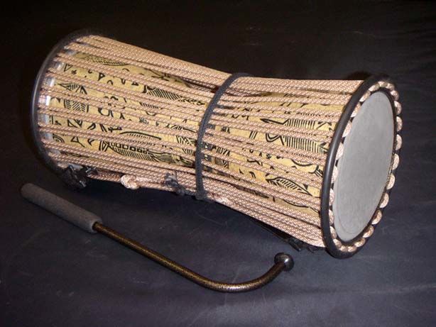 Artigianato intitolato "Talking drum" da Taiwo Oladokun, Opera d'arte originale