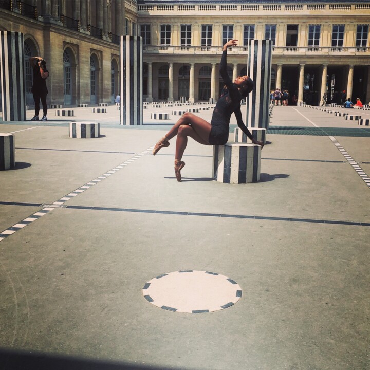 Photographie intitulée "Danseuse au Palais…" par Agnès M, Œuvre d'art originale