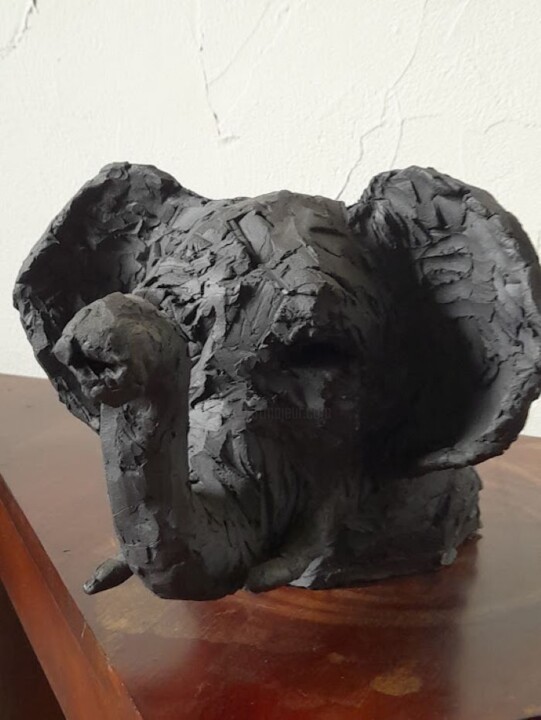 Sculpture titled "Elephant de Savane" by Agnès Raczynska, Original Artwork, Clay