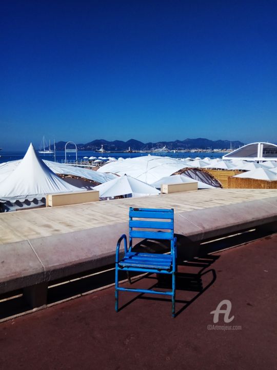 Photographie intitulée "chaise bleue" par Agnés Barraud (AgnéS), Œuvre d'art originale