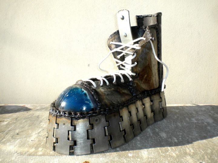 Sculpture titled "Après-ski" by Agostinho Dacunha, Original Artwork, Metals