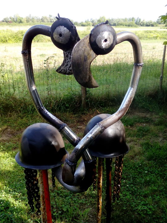 「Flamant G I 's」というタイトルの彫刻 Agostinho Dacunhaによって, オリジナルのアートワーク, 金属
