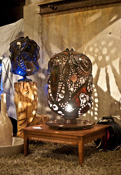 Скульптура под названием "Lampe cocon" - Agostinho Dacunha, Подлинное произведение искусства, Металлы