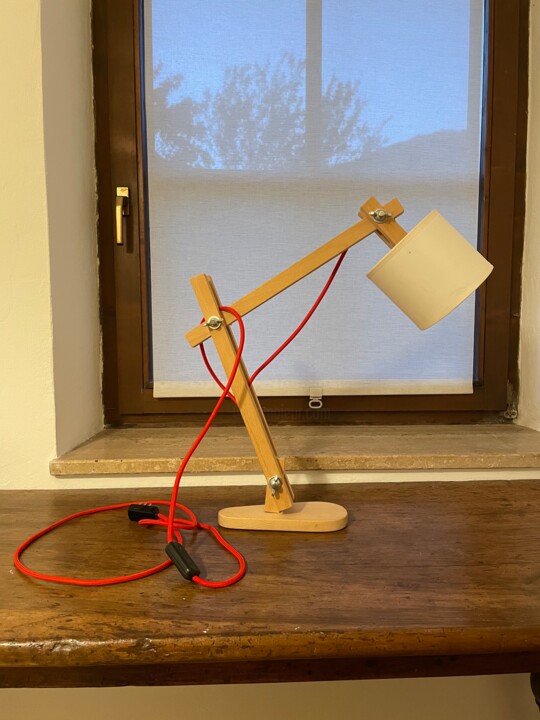 Diseño titulada "lampada da scrivania" por Agostino Girardi, Obra de arte original, Madera