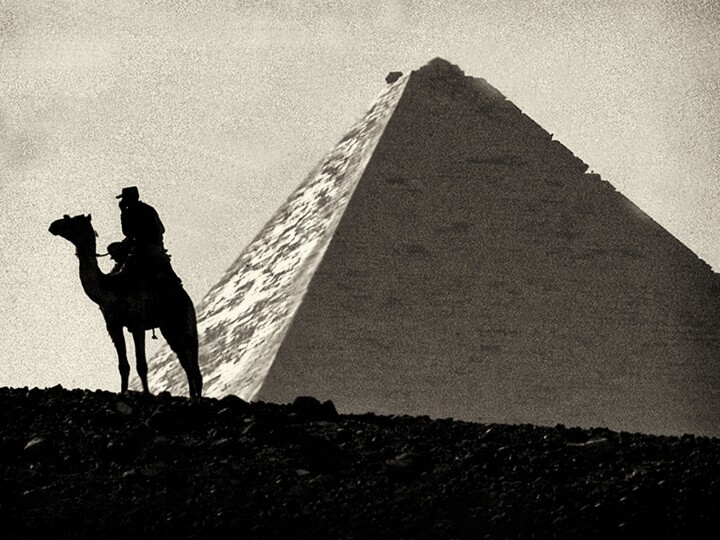 Fotografía titulada "Mounted Police by t…" por Aladin Abdel Naby, Obra de arte original, Fotografía analógica