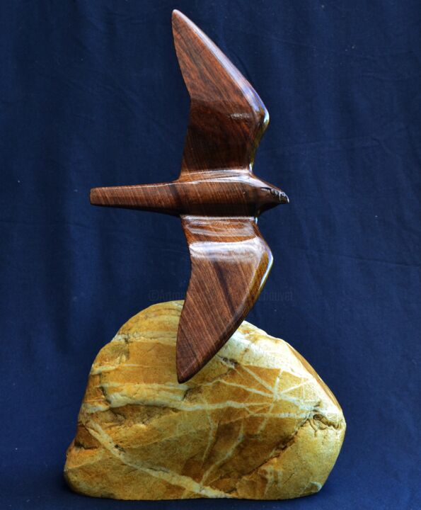 Sculpture titled "Faucon" by Alain Chauvet, Original Artwork, Wood