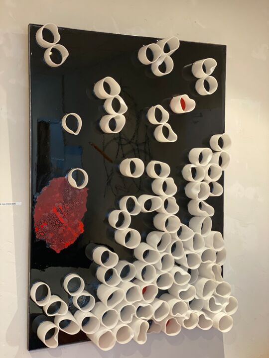 Sculpture titled "à bien y regarder" by Alain Oddo, Original Artwork, Plastic