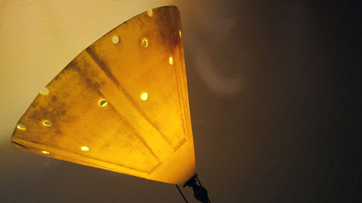Design titled "Lampe "Flotteur jau…" by Alain Platet, Original Artwork, Luminaire