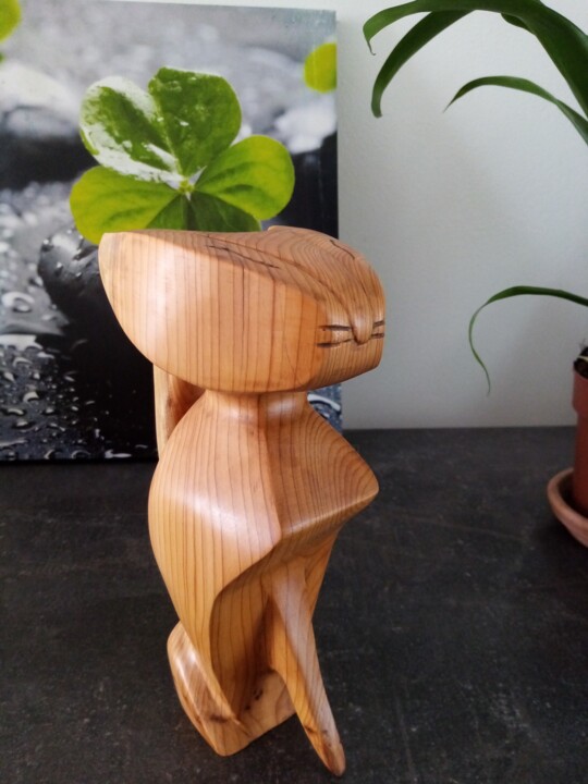 Sculpture titled "CHAT Totem" by Alain Polydor, Original Artwork, Wood