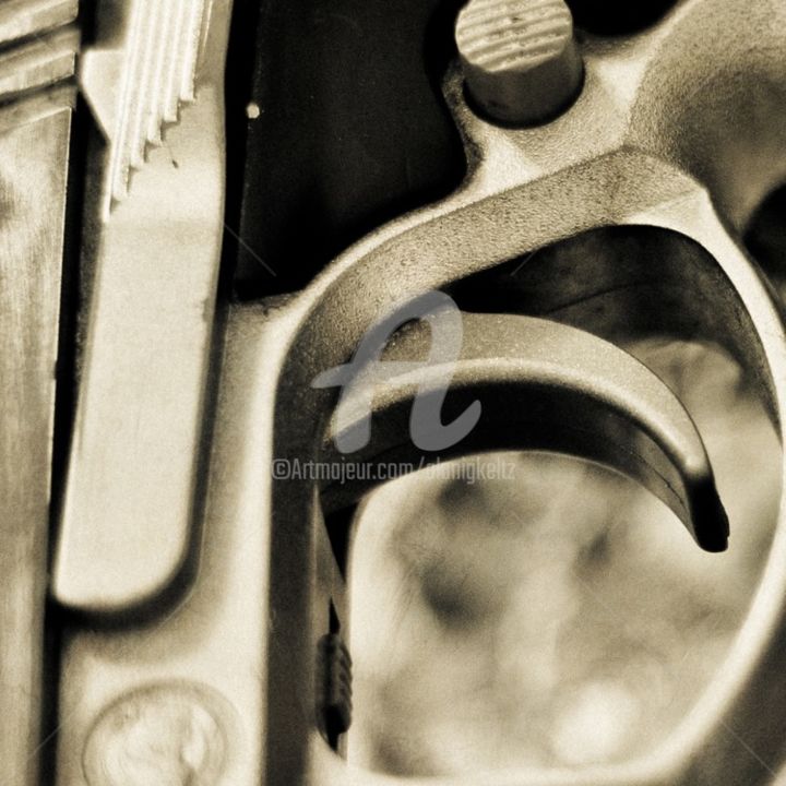 Photographie intitulée "Tryptique "GUN#02"" par Alanig Keltz, Œuvre d'art originale