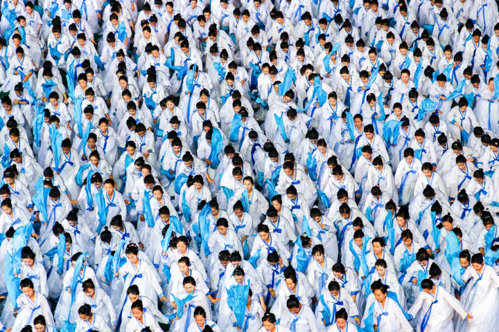 Photographie intitulée "White and blue ladi…" par Alban Luherne, Œuvre d'art originale, Photographie numérique